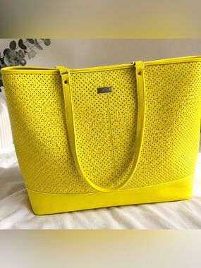 Jewel by Thirty-One Neon Yellow Perforated Oversized Tote Bag lrg bag